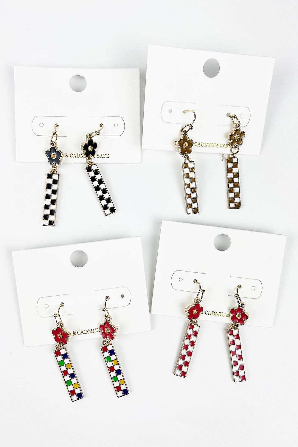 CHECKERED PATTERN WITH FLOWER HOOK EARRING
