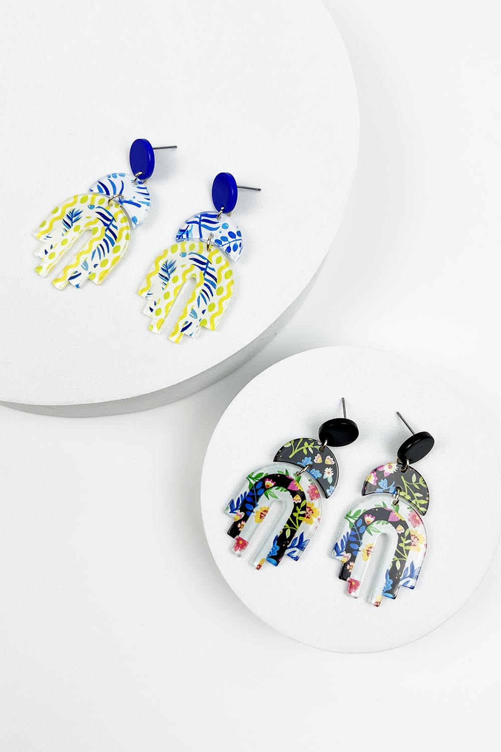ARCH SHAPED SPRING PRINT POST EARRING