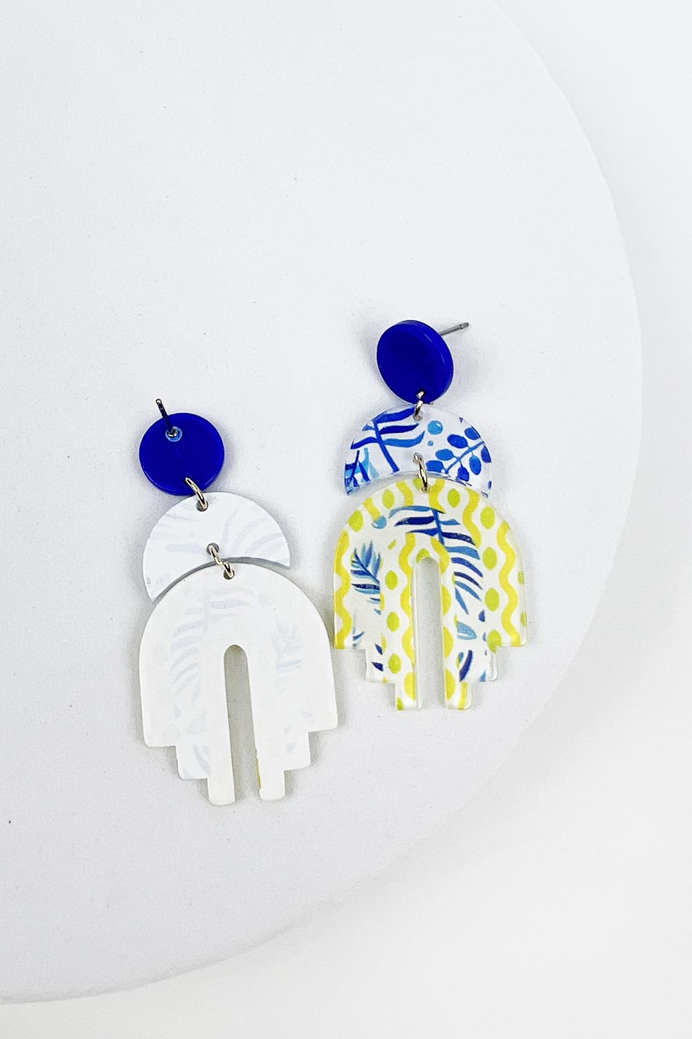 ARCH SHAPED SPRING PRINT POST EARRING