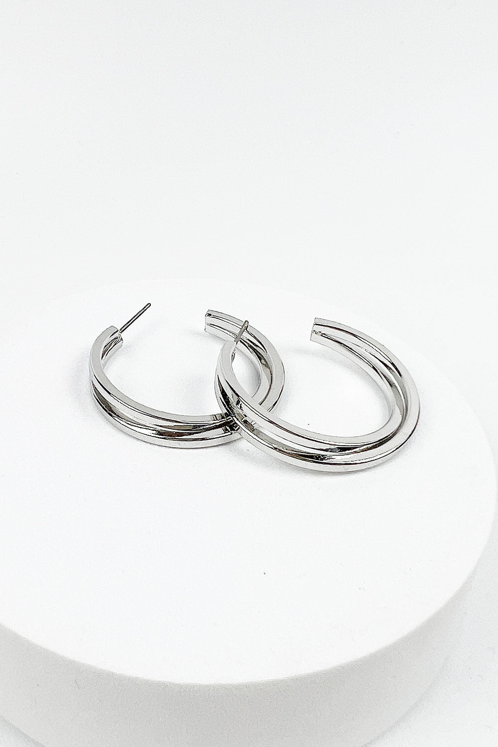 TWO LAYER TWISTED HOOP EARRING